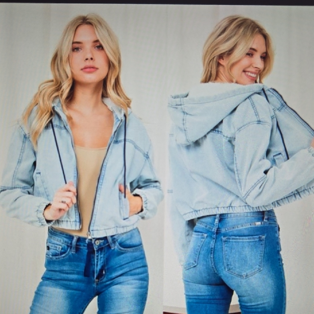 Ashley Vintage Charm Size Medium Light Wash Denim Hooded Zip Front Waist Jacket